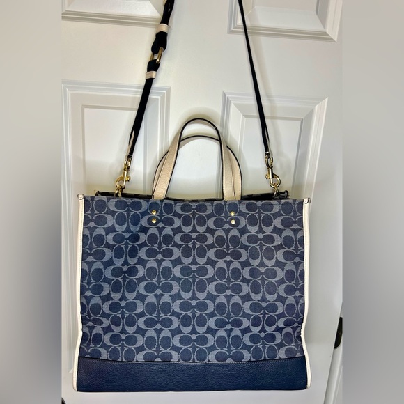 COACH Dempsey Tote 40 In Signature Blue Jacquard with Patch Bag - EUC - Picture 2 of 16